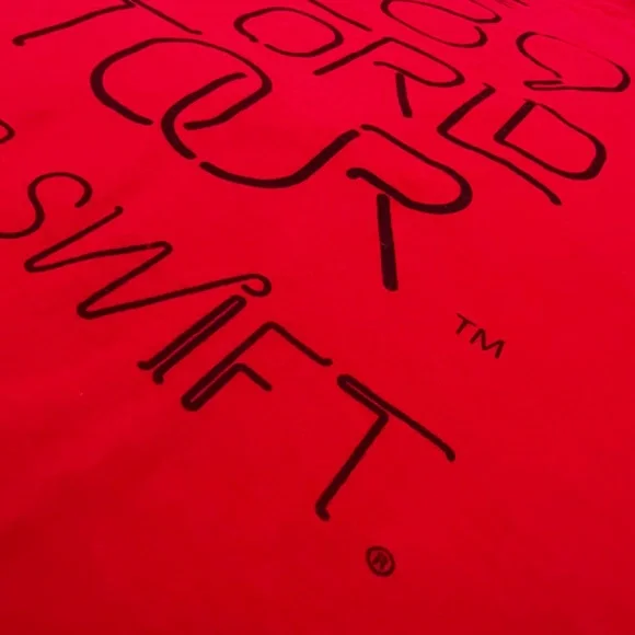 EUC. Taylor Swift™️ Red Concert Tee | 1989 Tour T-Shirt | Swifty Merch | Medium - Picture 4 of 12